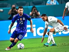 金年会app- 梅西在热火比赛中赛况扑朔迷离今夜阿贾克斯备战法国杯，冲刺阶段门兴格拉德巴赫调整名单以备足总杯看傻球迷